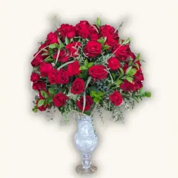 Beauty Radiance - Large Transparent Vase Filled with Natural Red Roses